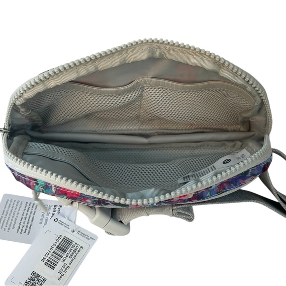 Everywhere Belt Bag with Long Strap 1L Flower Glide Multi/Vapor New - Picture 5 of 9